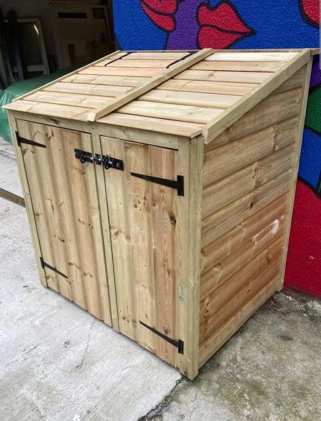 Timber bin store with closed front door and hinged lid